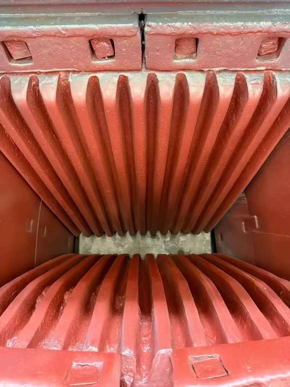 带轴承和齿轮核心部件的颚式破碎机,最大处理能力150t/h,适用于大型岩石破碎、矿山采石场破碎线 详情图 7