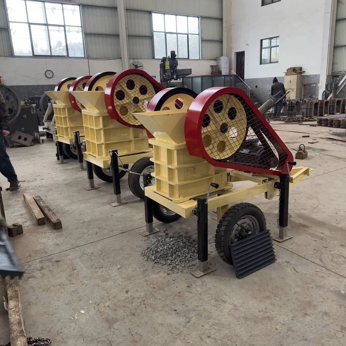 高刚性颚式破碎机 150x250 200x300 250x400 建筑垃圾砖厂移动式碎石机 Thumbnail 6