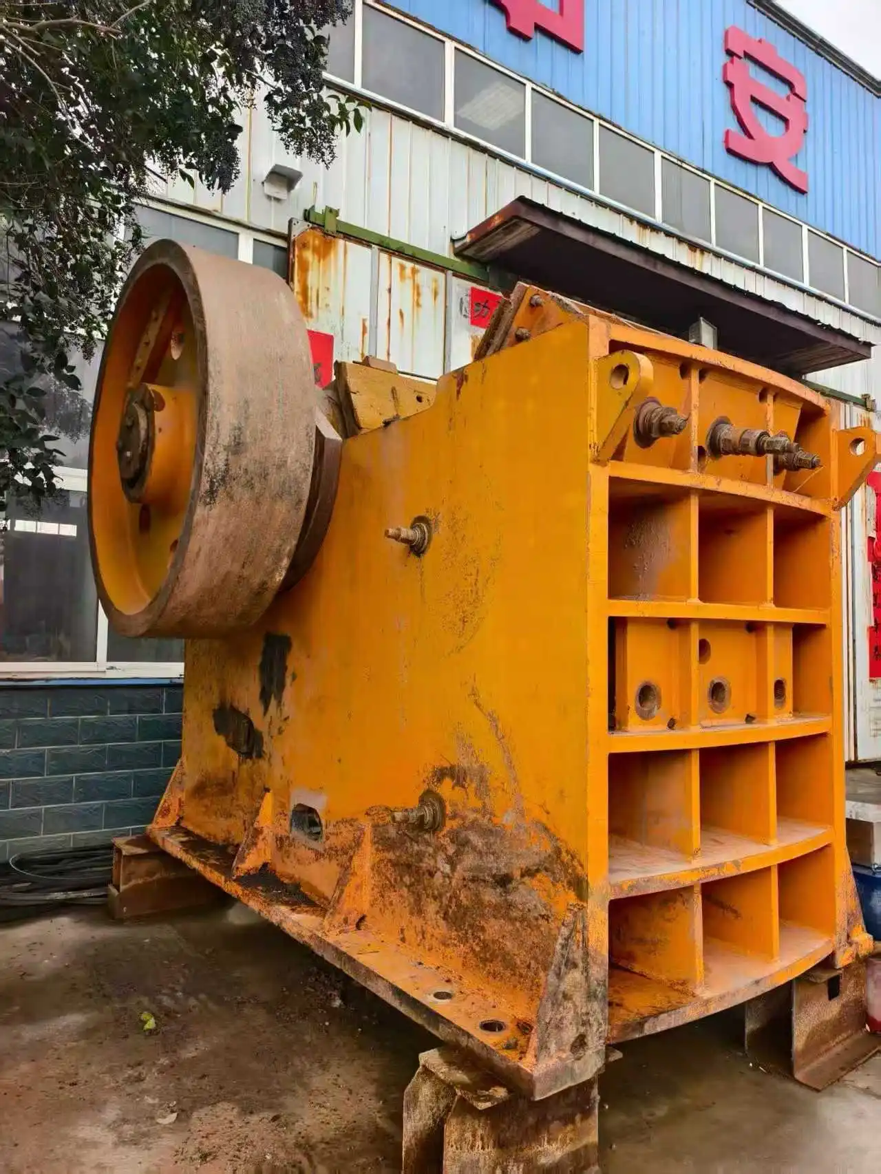 经济型二手9001200颚式破碎机，采石场岩石破碎设备，每小时处理能力400吨，用于初级破碎各种岩石和矿石 缩略图 2