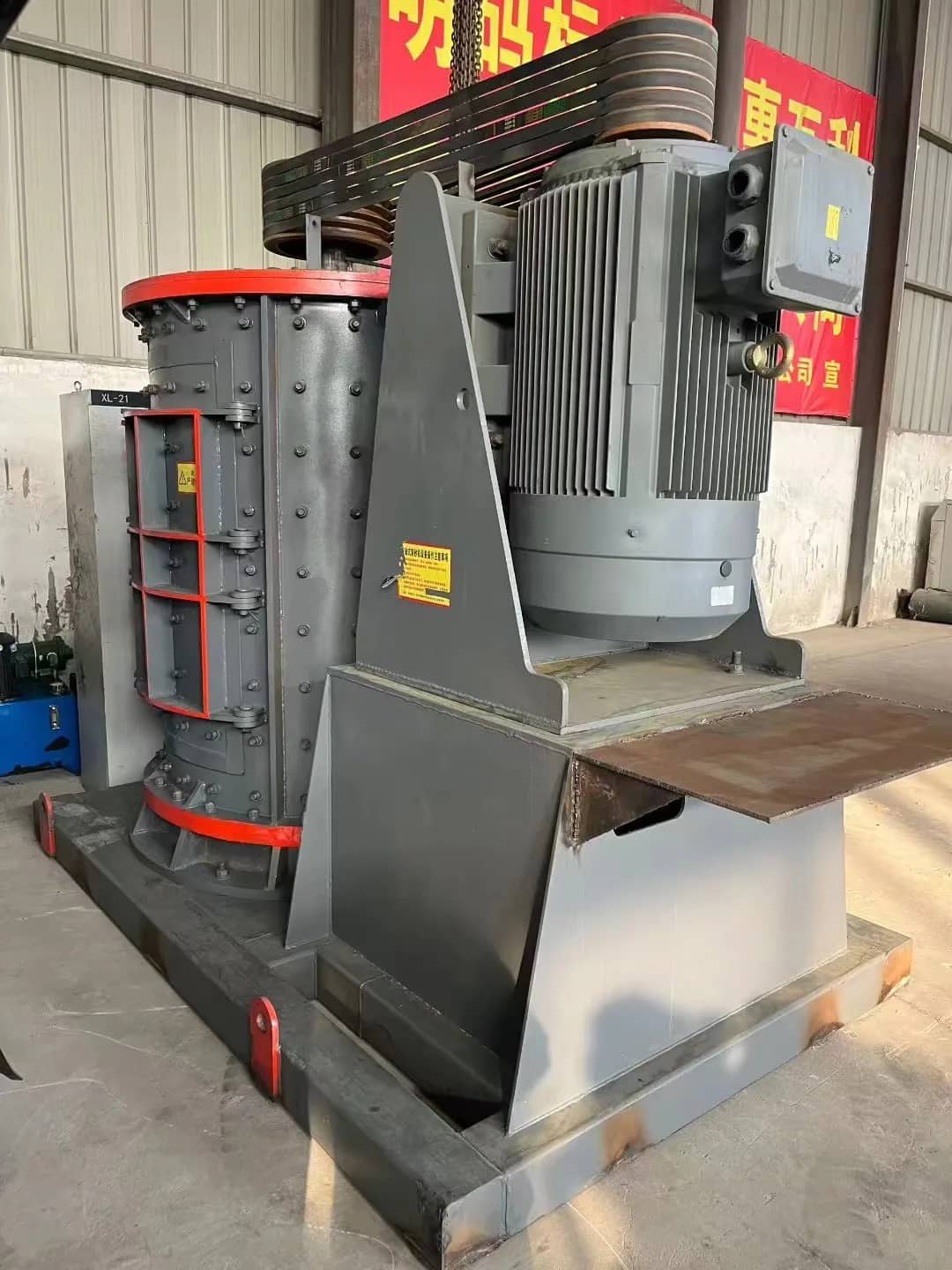 型号 1250-6 立轴冲击式破碎机，最大处理能力 50 吨/小时，适用于河卵石、花岗岩、石灰石制砂。 缩略图 6