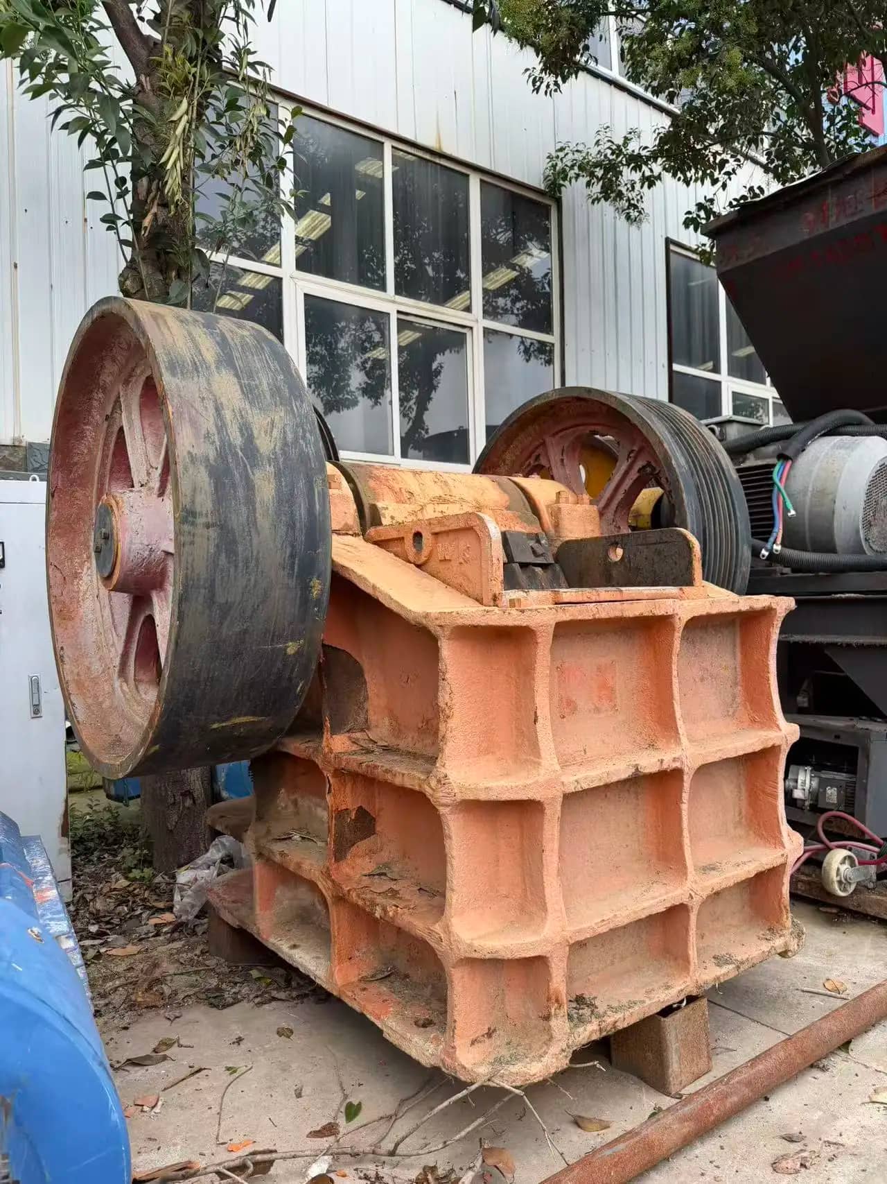 二手PE400600主颚式破碎机岩石破碎机便携式采石场石灰石花岗岩矿石破碎电机 详情图 10