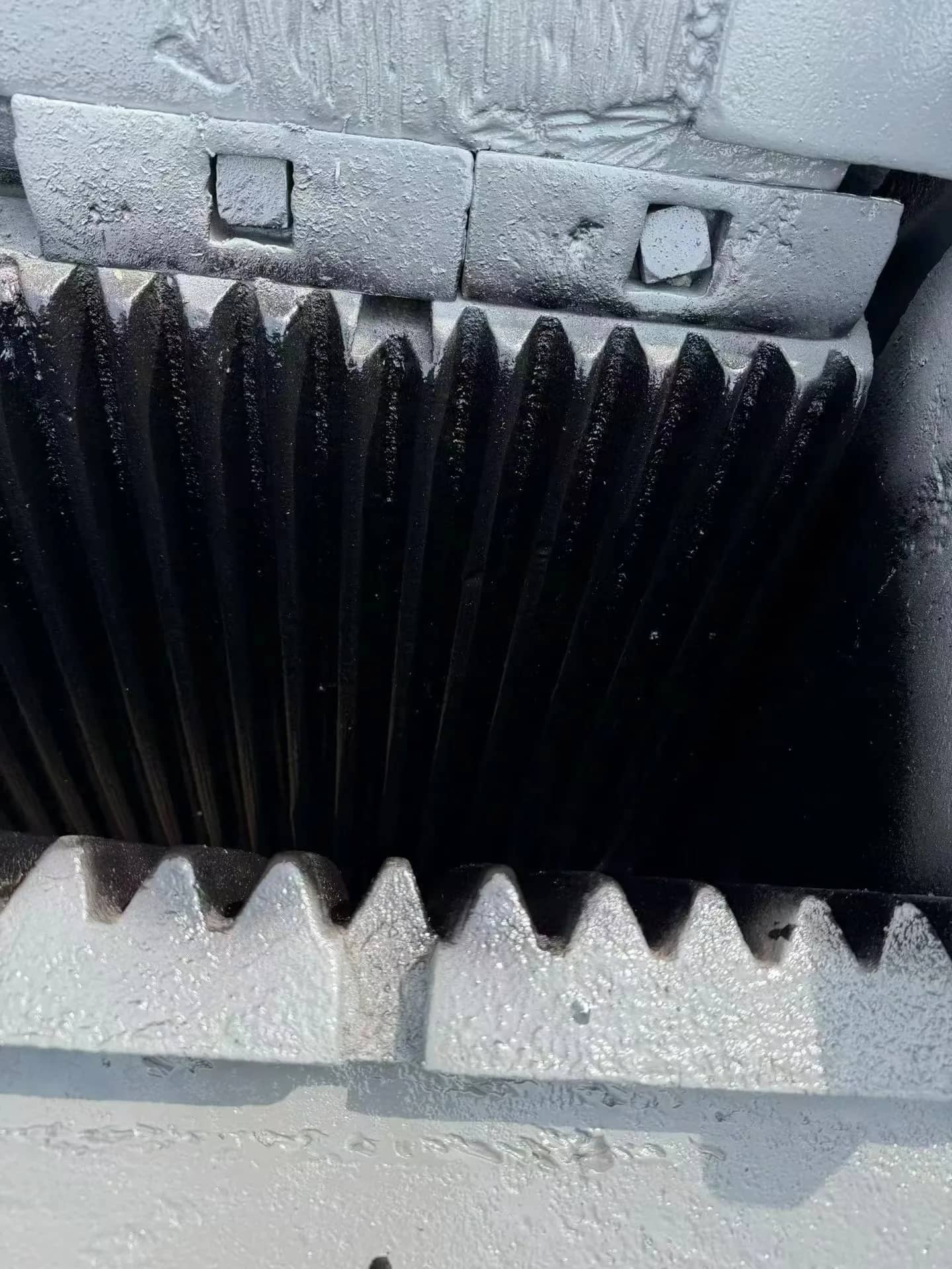 二手/全新 PEX2501000 细颚式破碎机 二次碎石机 16-52t/h 硬岩花岗岩铁矿骨料生产线视频 详情图 10