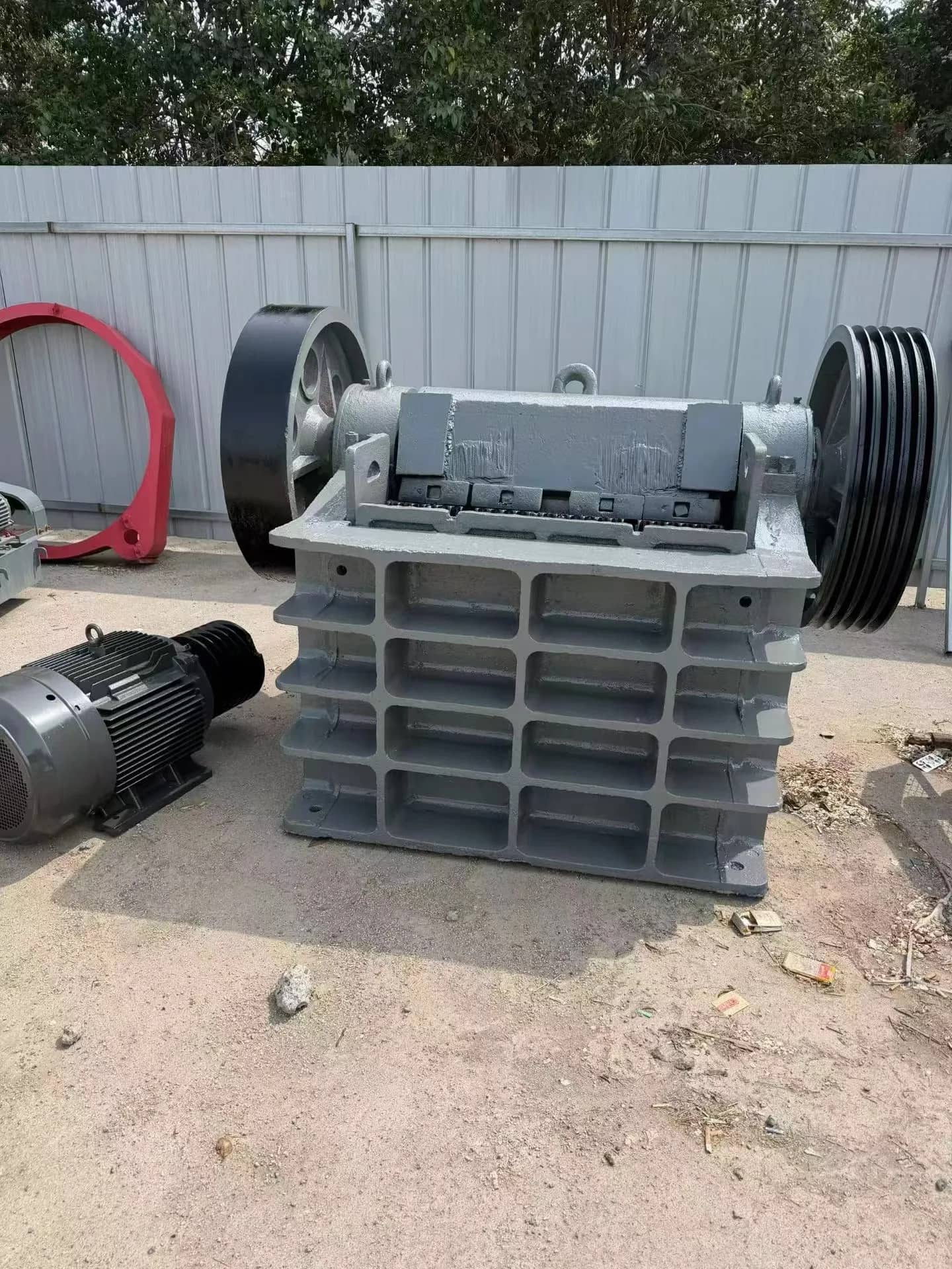二手/全新 PEX2501000 细颚式破碎机 二次碎石机 16-52t/h 硬岩花岗岩铁矿骨料生产线视频 详情图 8