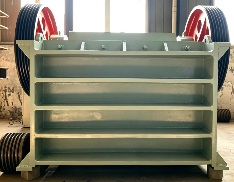 欧洲型便携式细颚式破碎机 6001800 最大处理能力 150t/h 用于矿山采石场破碎的二次石矿颚式破碎机