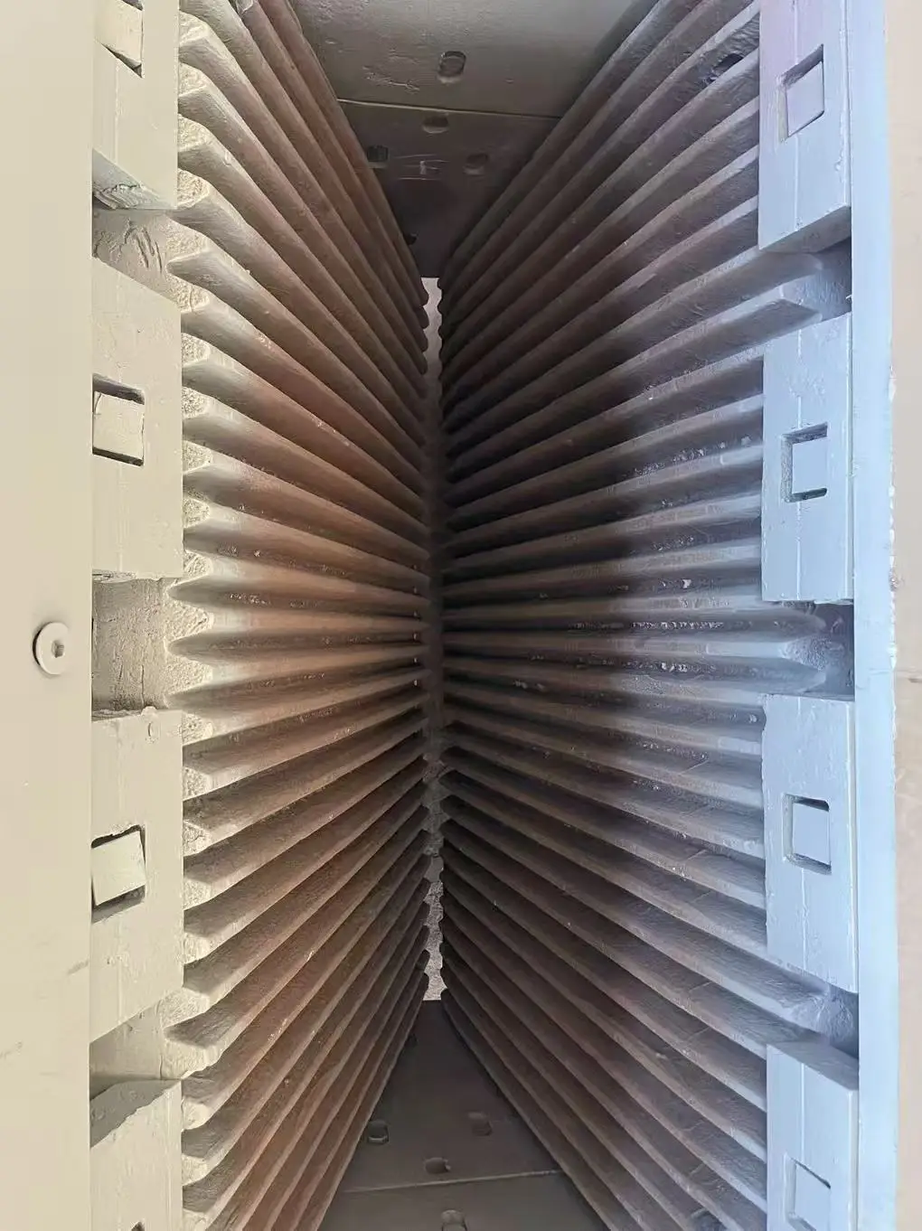 欧洲型细颚式破碎机5001500 用于采矿和建筑的二次破碎颚板 最大处理能力100t/h 详情图 10