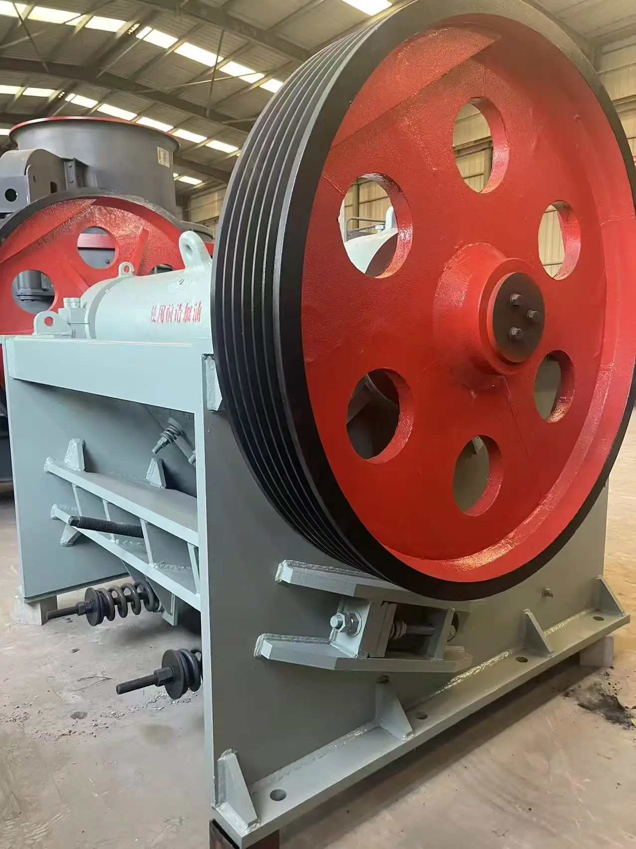 欧洲型便携式细颚式破碎机 6001800 最大处理能力 150t/h 用于矿山采石场破碎的二次石矿颚式破碎机 详情图 7