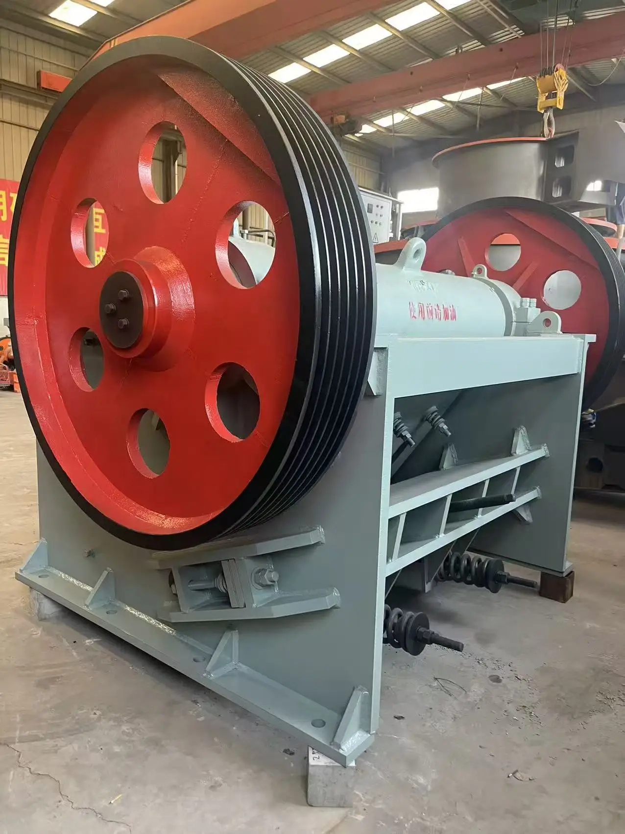 欧洲型便携式细颚式破碎机 6001800 最大处理能力 150t/h 用于矿山采石场破碎的二次石矿颚式破碎机 详情图 8