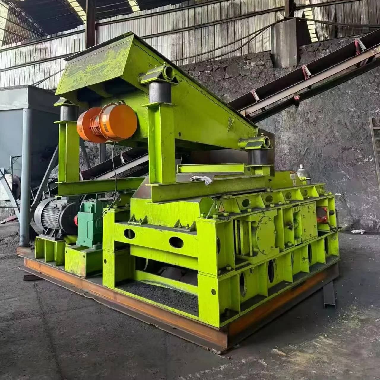 1010双辊制砂机带轴承2*75kW电机液压辊式破碎机14000KG