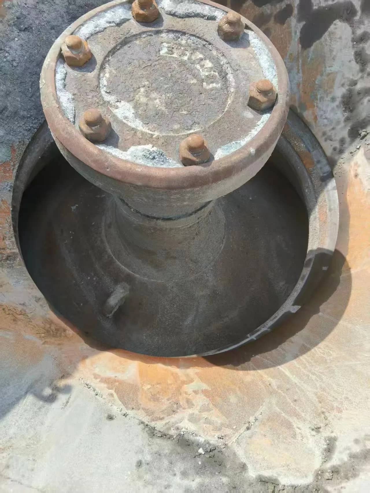 二手1400弹簧式圆锥破碎机,配有电机和轴承,专用于硬岩破碎,性能稳定 详情图 11