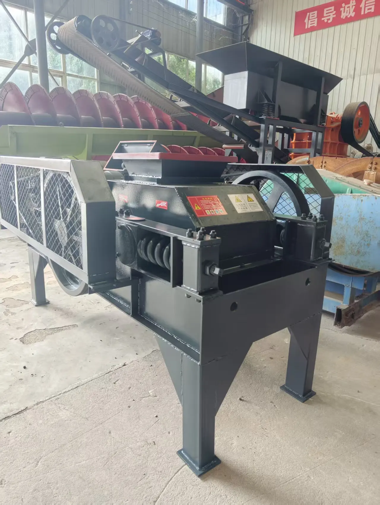 400*400齿双辊砂石破碎机 |   2x7.5kW 电机，易于操作