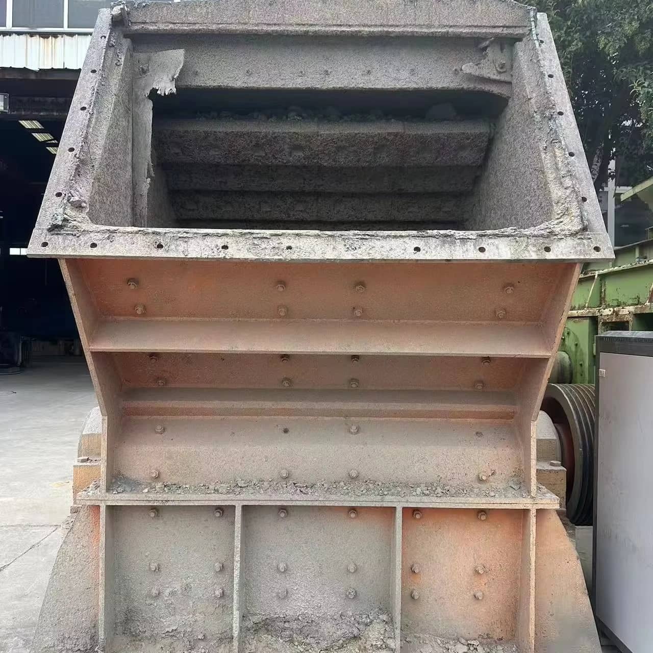 PF-1315 三室反击式破碎机，配备200kW电机轴承，用于采石场二次碎石和骨料整形机