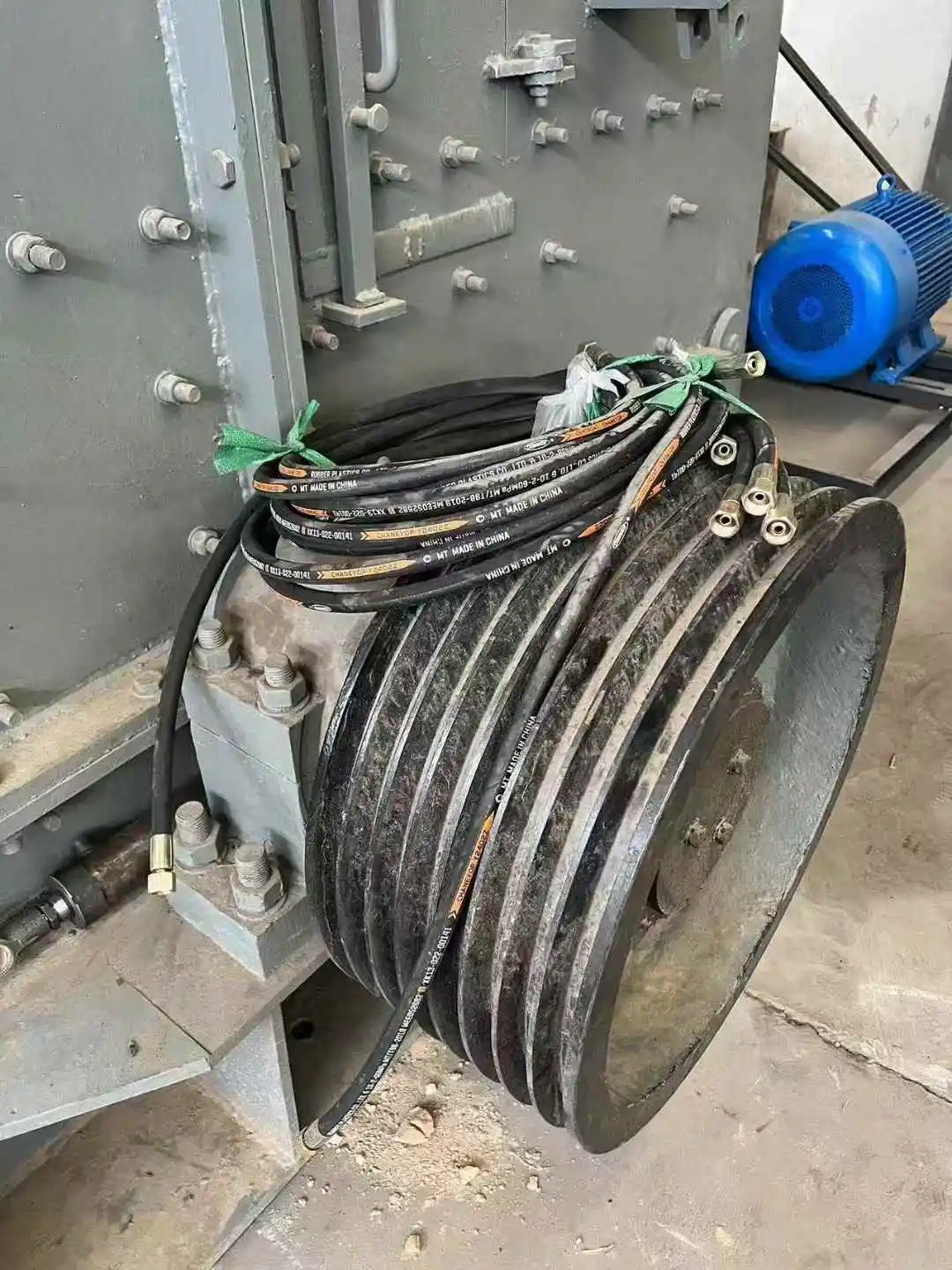 1315新型自动双帘冲击式破碎机,最大处理能力200t/h,大给料尺寸,适用于矿山施工、花岗岩、石灰石、岩石等。 详情图 9