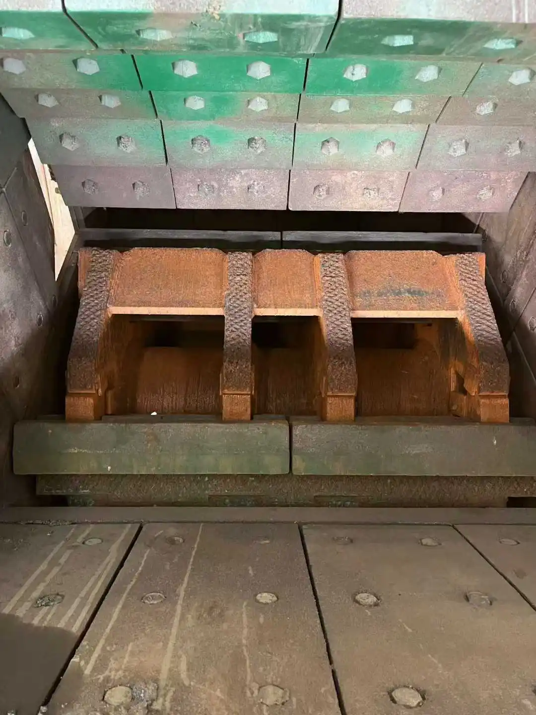 二手1315冲击式破碎机电机轴承三幕式腔体,可实现良好的颗粒形状,适用于花岗岩/石灰石/鹅卵石破碎 详情图 12
