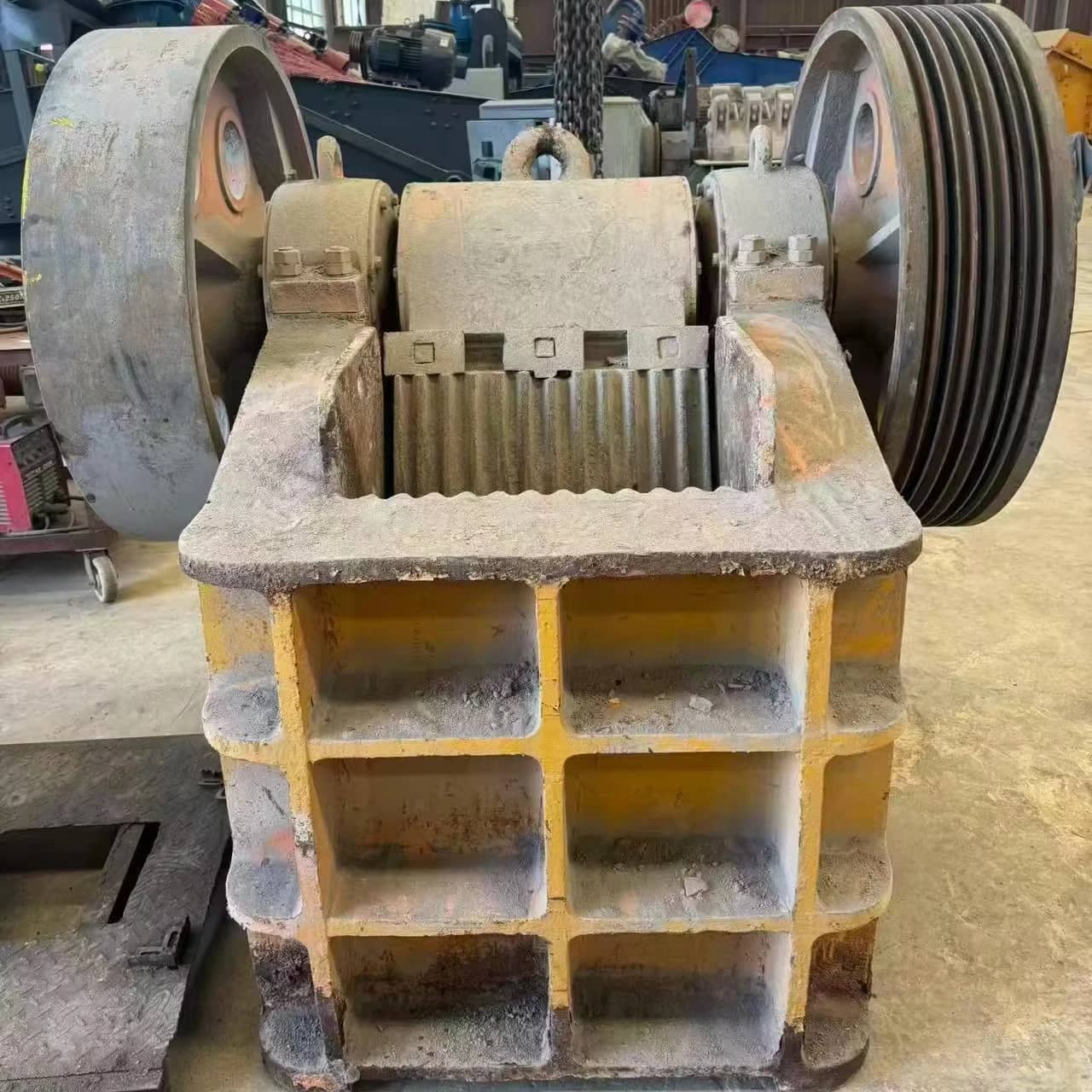 二手400*600颚式破碎机小型46型电机初级岩石破碎机采石场