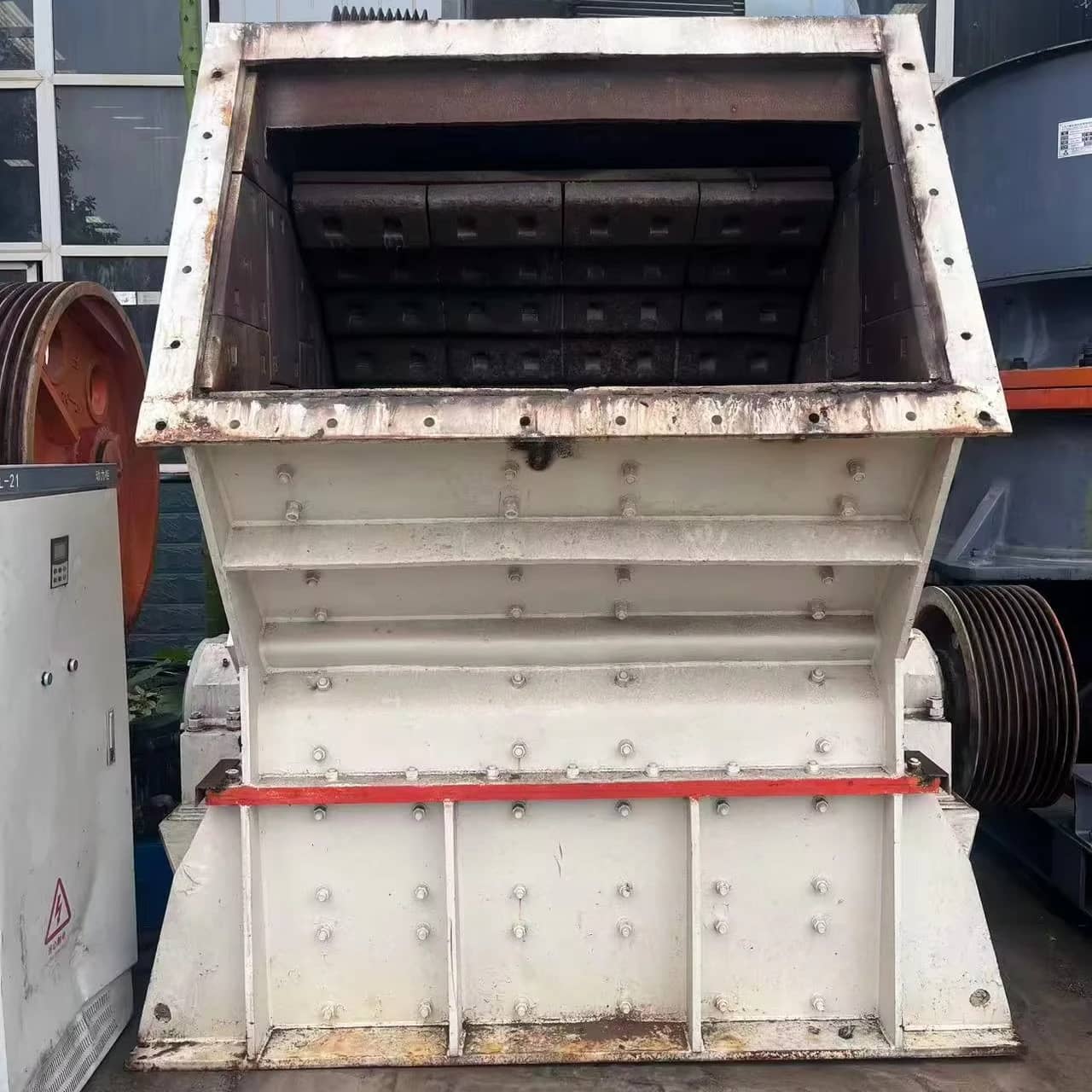 二手 PF1315 反击式破碎机电机，状况良好，适用于石灰石花岗岩骨料采石场设备的二次破碎机