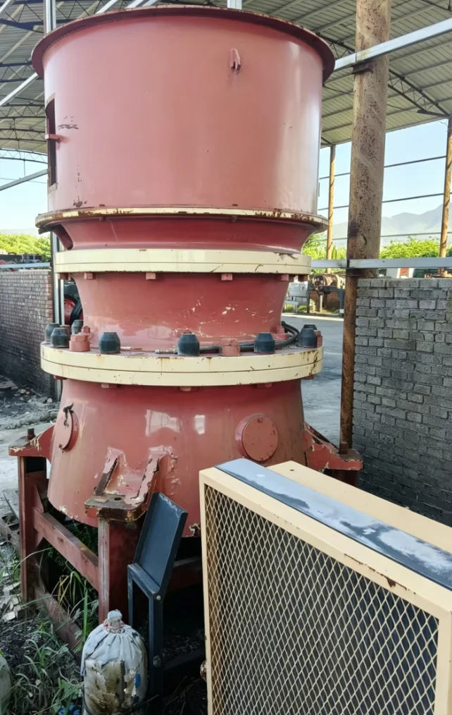 二手单筒100型圆锥破碎机，带电机，用于硬岩二次破碎、采石场岩石矿石处理 Thumbnail 4