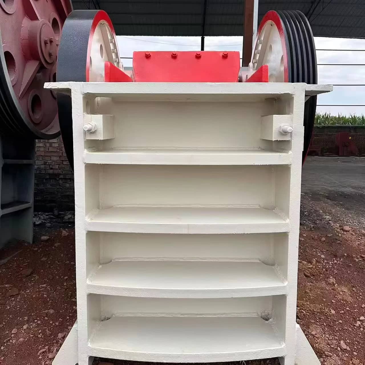 PE600900 破碎机 69型初级矿石及建筑石料破碎机，最大处理能力150t/h，适用于采石场采矿