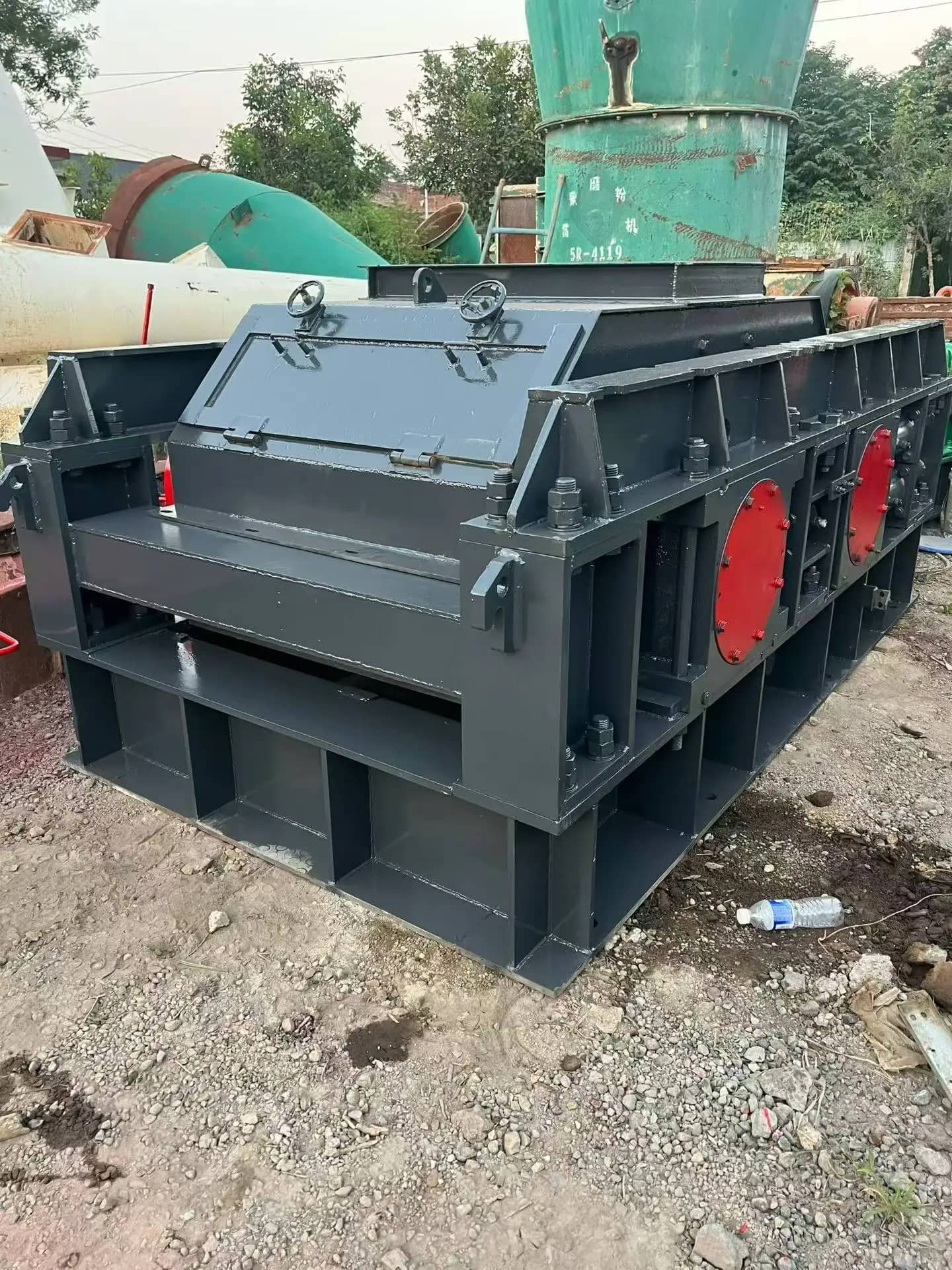二手1010双齿辊式制砂机电机轴承重量17000公斤，用于河石石英石制砂 缩略图 6