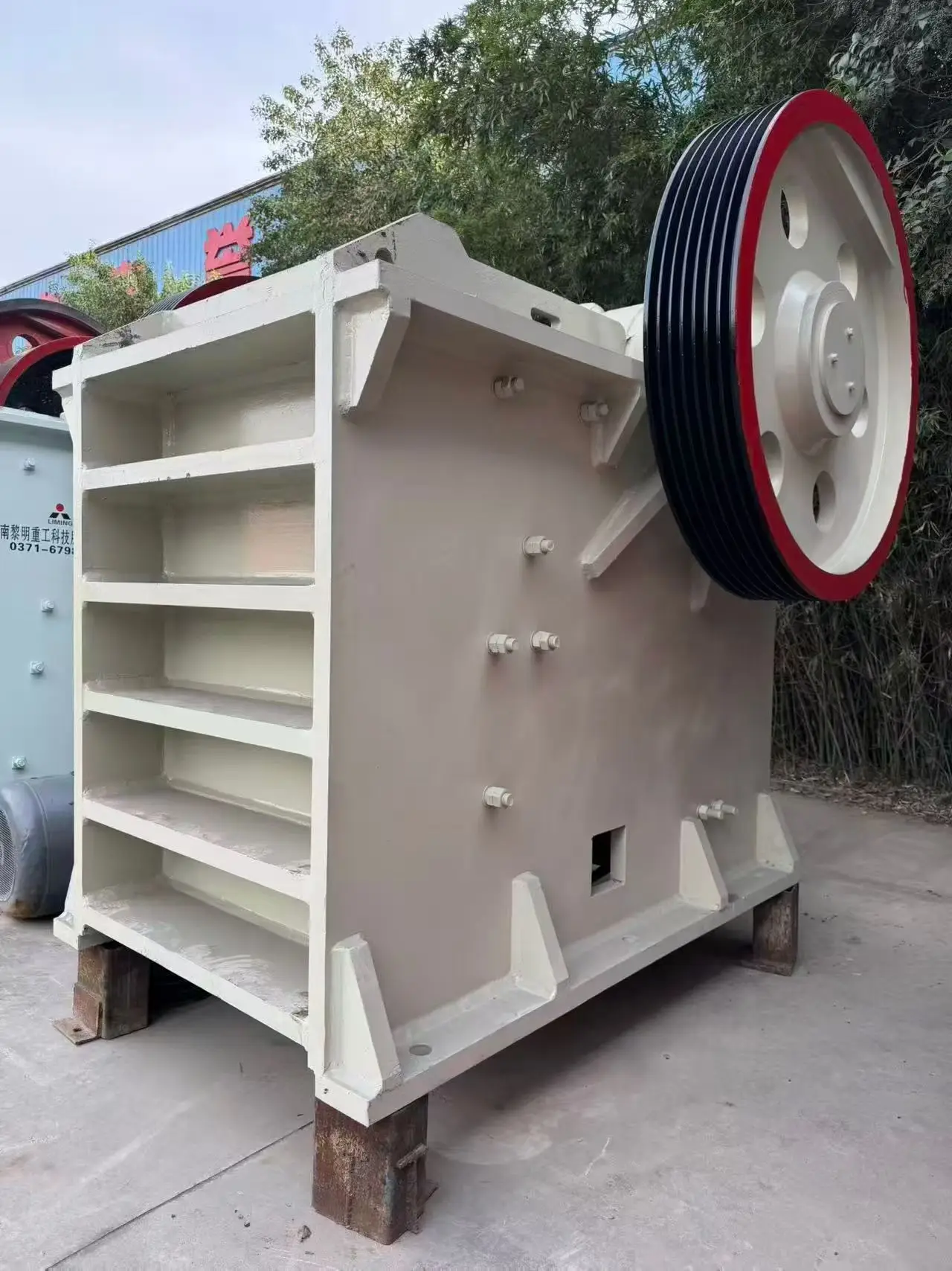 PE750*1060 PLC控制柴油机颚式破碎机110KW主破石机，最大处理能力200t/h，适用于建筑骨料 Thumbnail 3