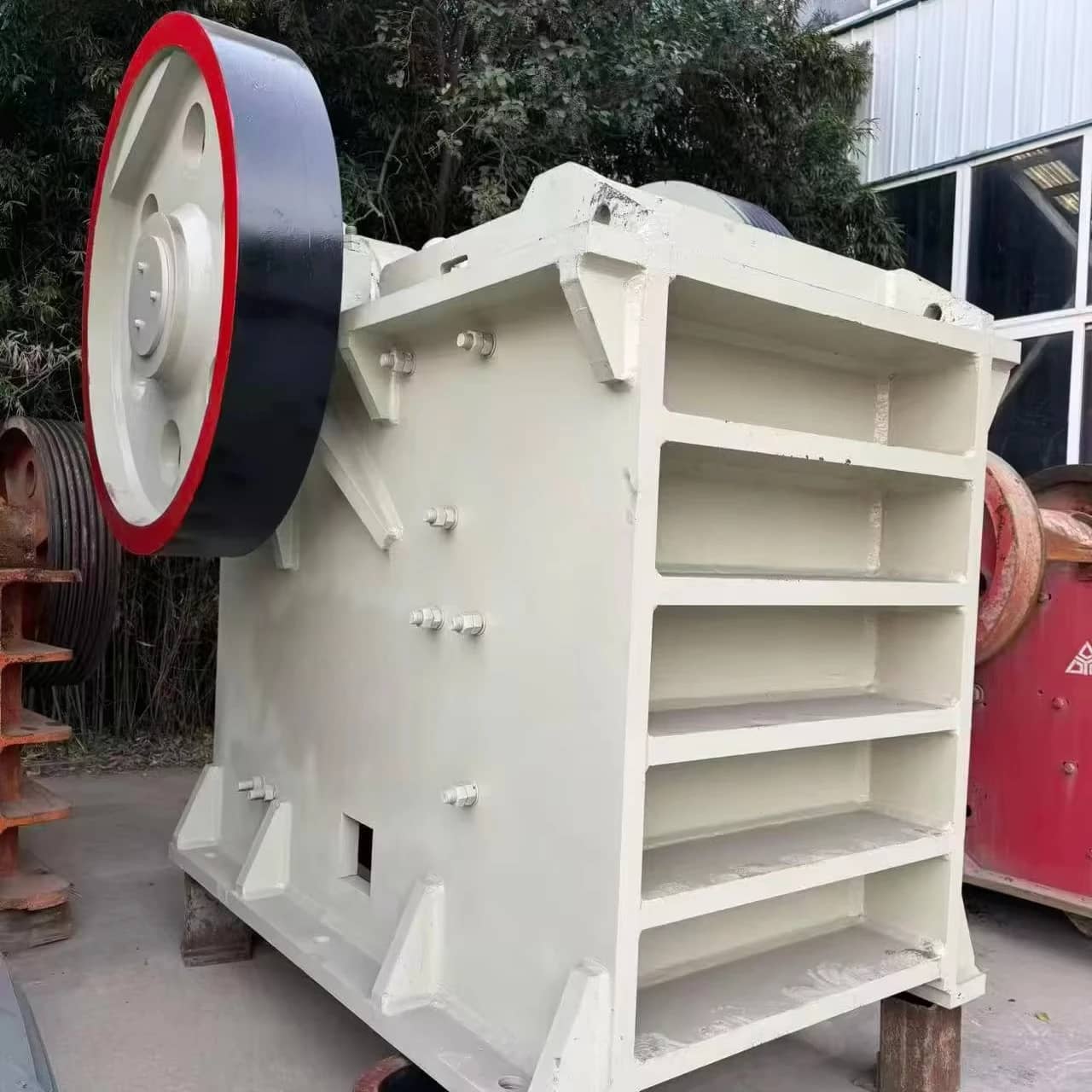 PE750*1060 PLC控制柴油机颚式破碎机110KW主破石机，最大处理能力200t/h，适用于建筑骨料
