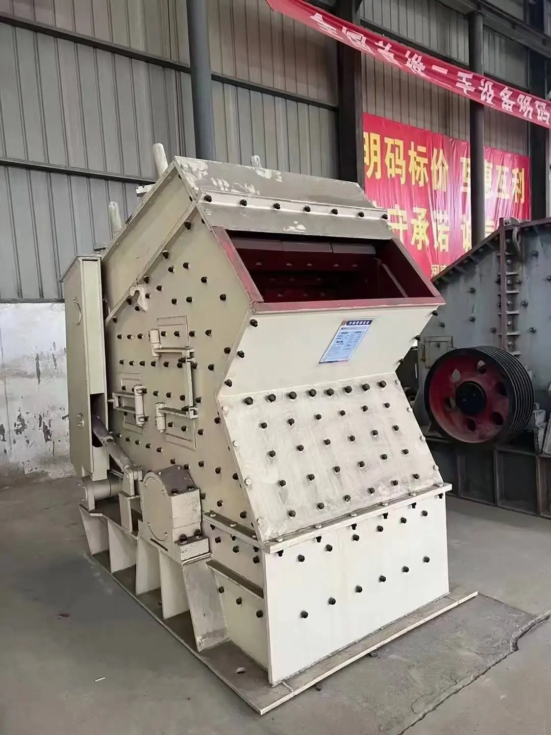 PF1210反击式破碎机，用于石灰石、花岗岩和建筑垃圾的矿石破碎机，最大处理能力100t/h