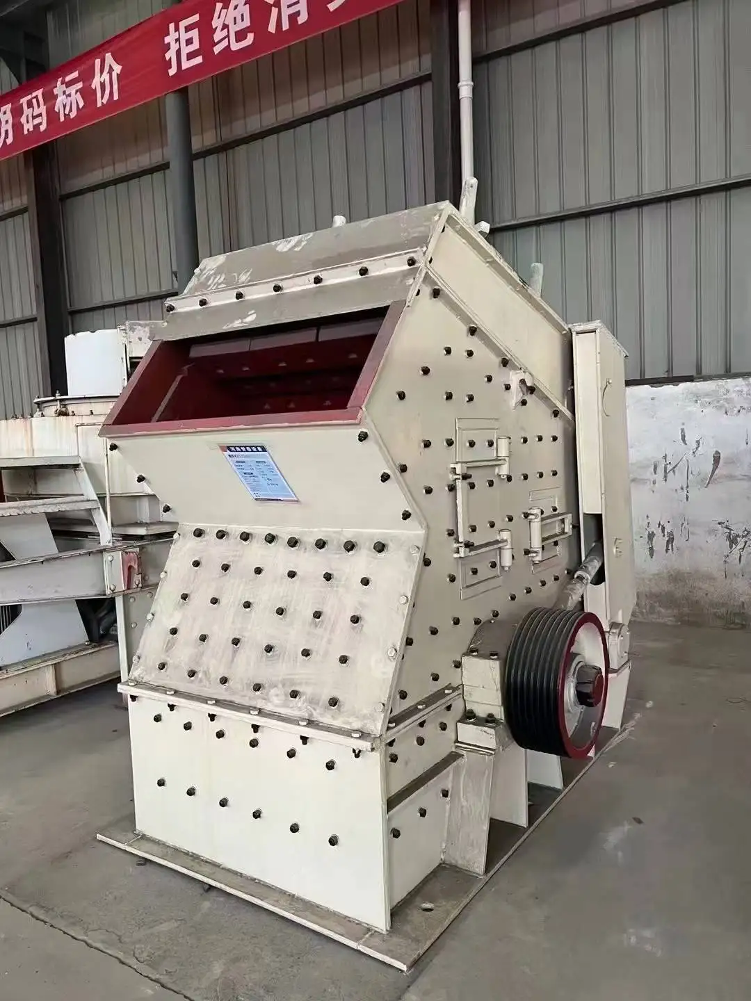 PF1210反击式破碎机，用于石灰石、花岗岩和建筑垃圾的矿石破碎机，最大处理能力100t/h Thumbnail 3