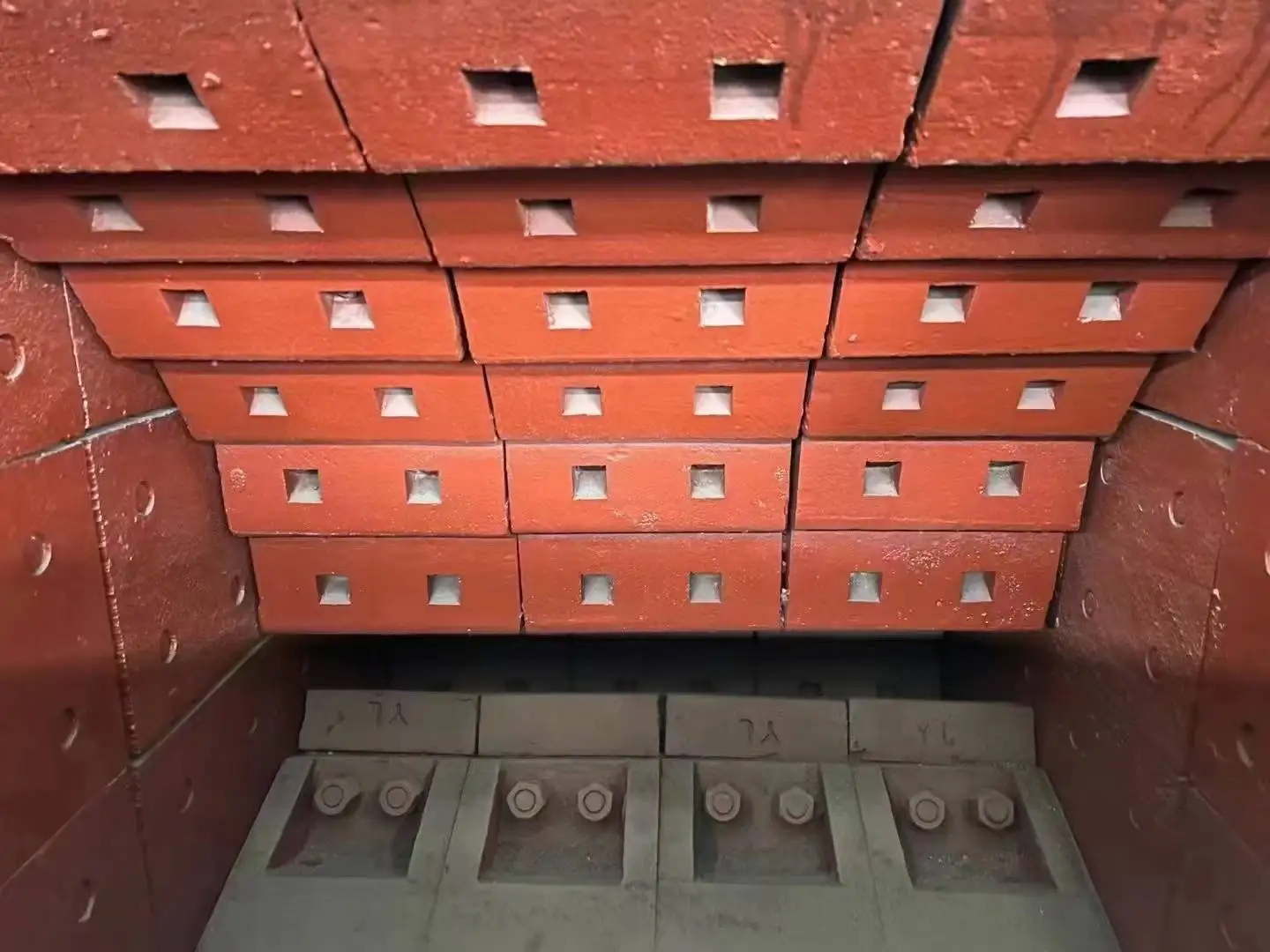 PF1210反击式破碎机，用于石灰石、花岗岩和建筑垃圾的矿石破碎机，最大处理能力100t/h Thumbnail 4
