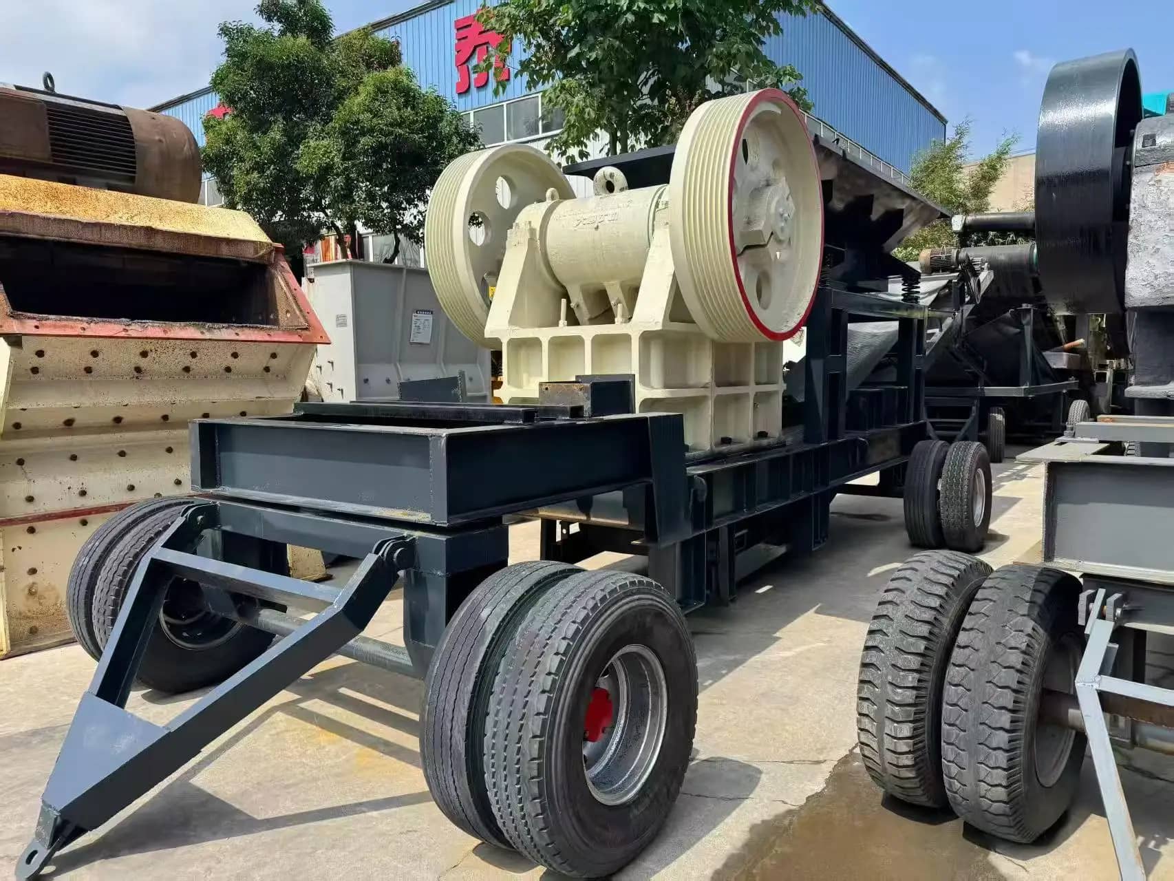二手移动式PE500750颚式破碎机便携式初级碎石设备40-100tph移动式岩石采掘建筑用柴油发动机 Thumbnail 4