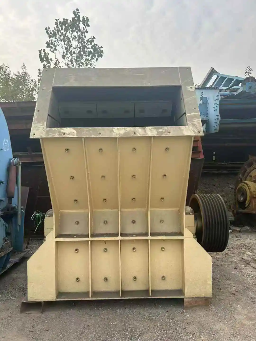二手PF1214 三腔反击式破碎机，最大处理能力100t/h，带发动机的二级碎石机，用于公路骨料