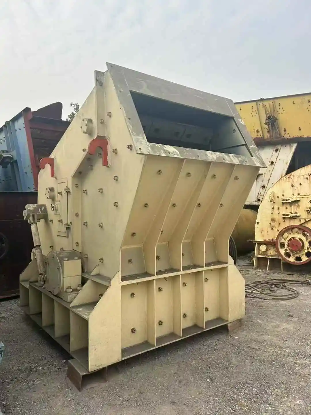 二手PF1214 三腔反击式破碎机，最大处理能力100t/h，带发动机的二级碎石机，用于公路骨料 缩略图 2