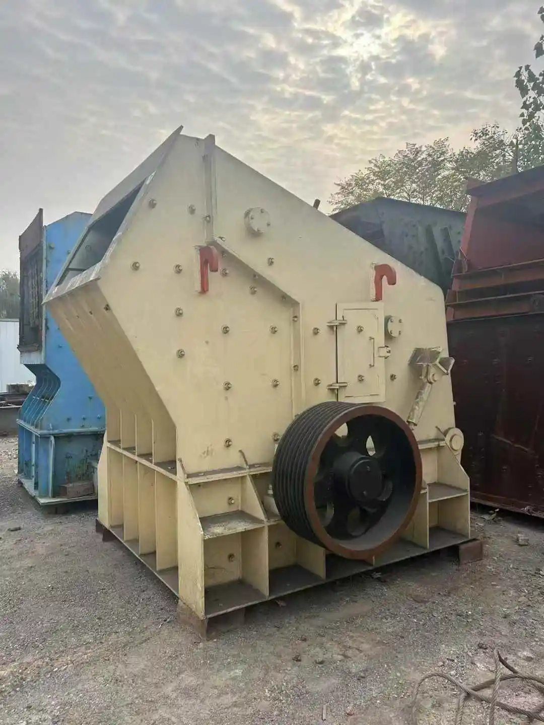 二手PF1214 三腔反击式破碎机，最大处理能力100t/h，带发动机的二级碎石机，用于公路骨料 缩略图 3