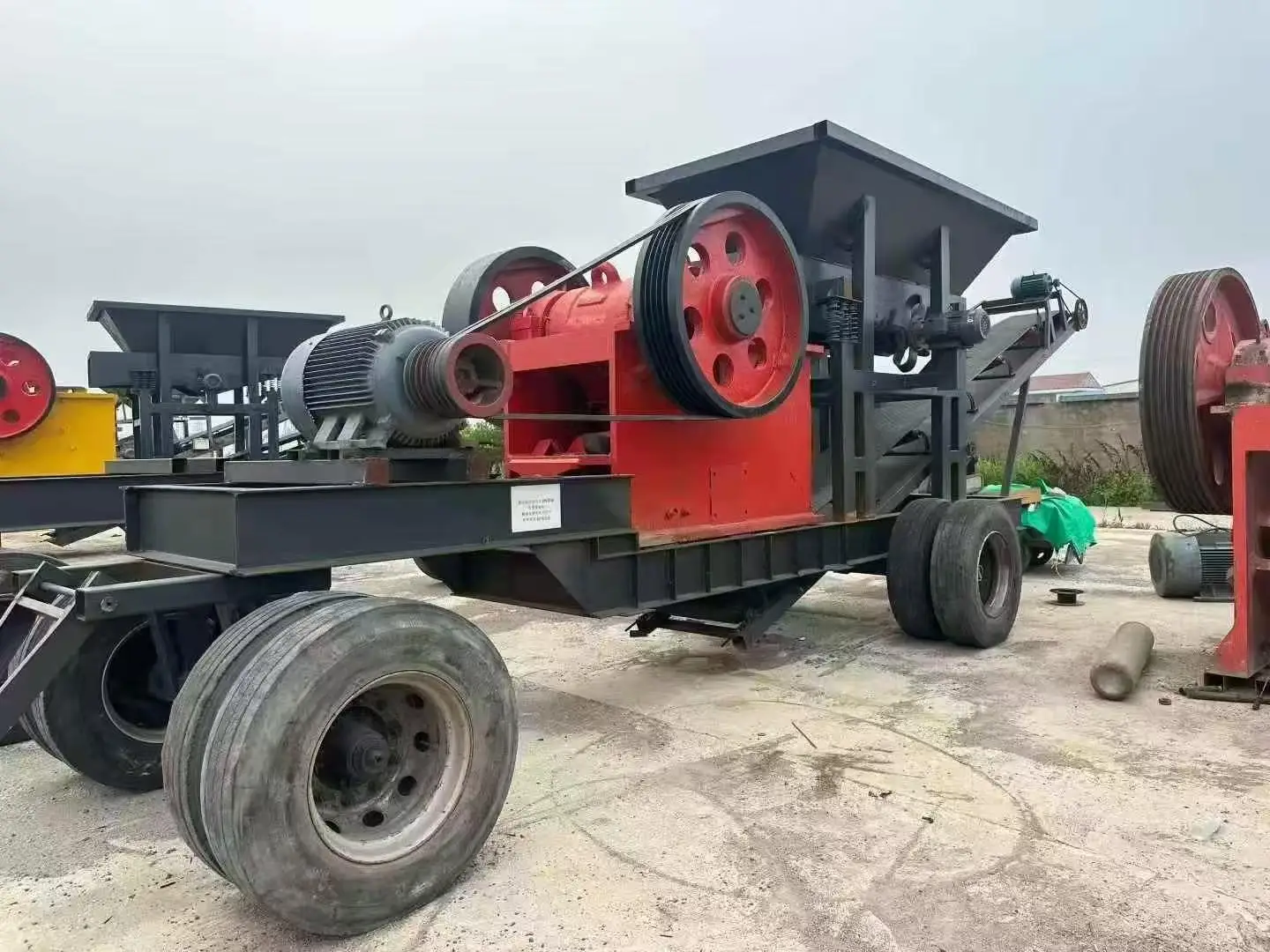 二手移动式PE500750颚式破碎机设备 轮式便携式矿用碎石机 双电源电动柴油机