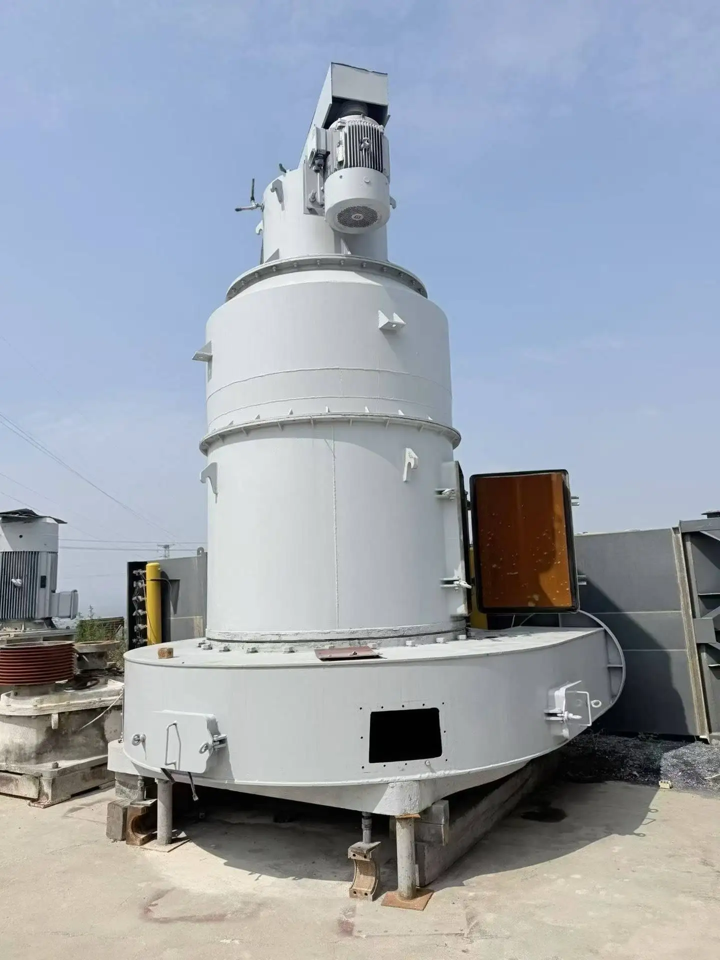 二手HC1700雷蒙磨粉机全套石粉制粉机轴承电机15t/h容量交流电机80-400目