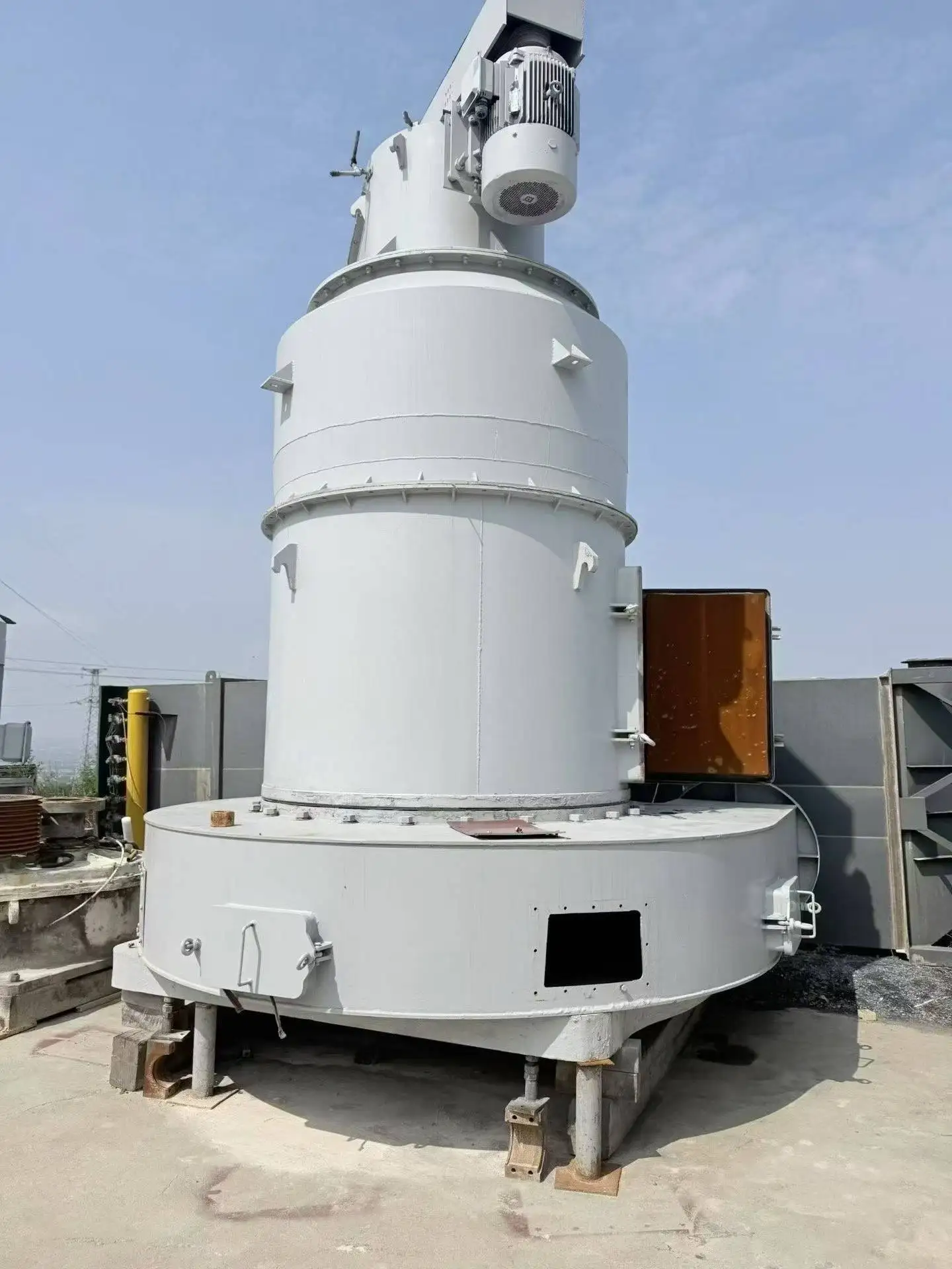 二手HC1700雷蒙磨粉机全套石粉制粉机轴承电机15t/h容量交流电机80-400目 Thumbnail 6