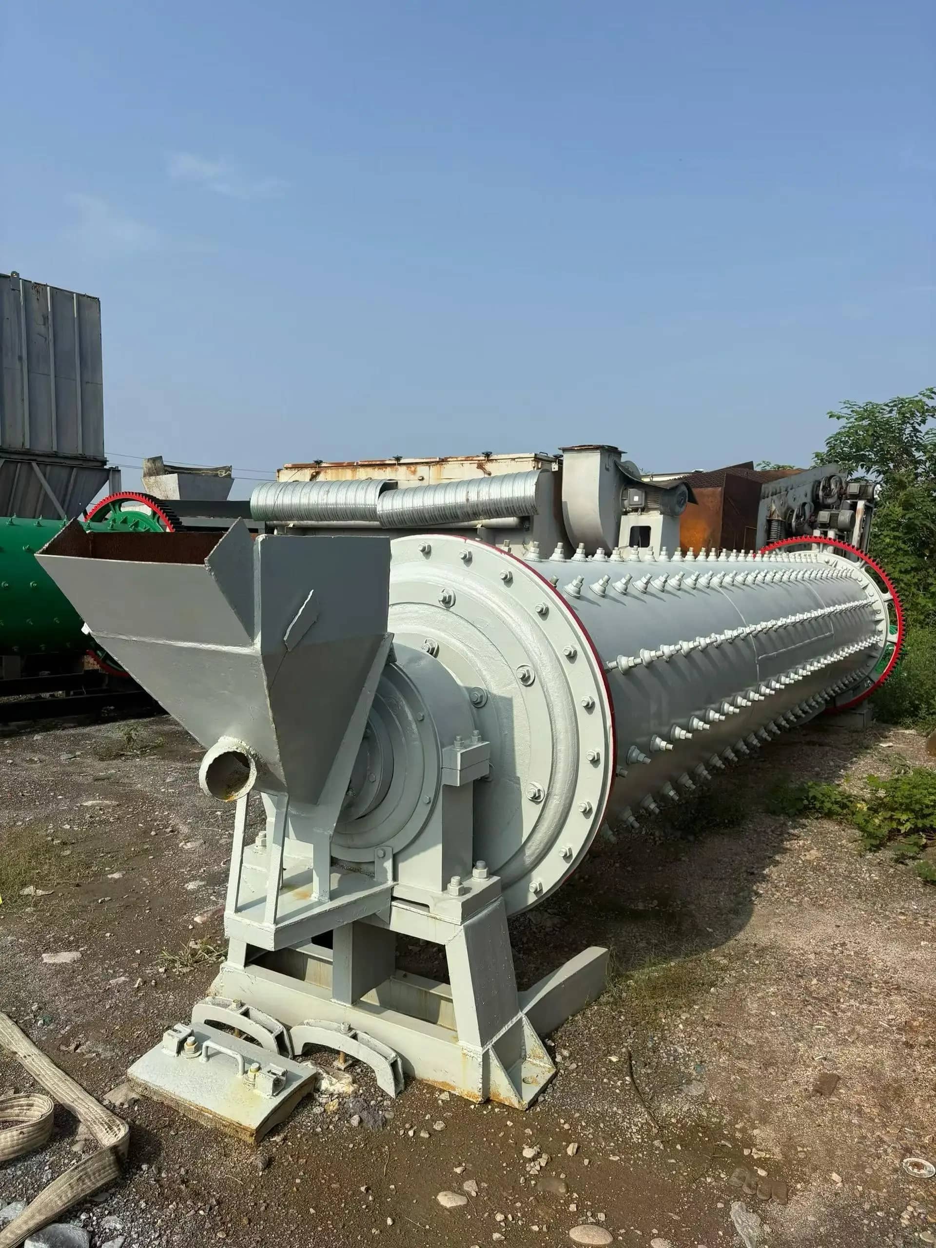 1265重型球磨机，带交流电机齿轮和轴承，处理能力为5t/h，用于矿石研磨，在选矿厂中使用 缩略图 3