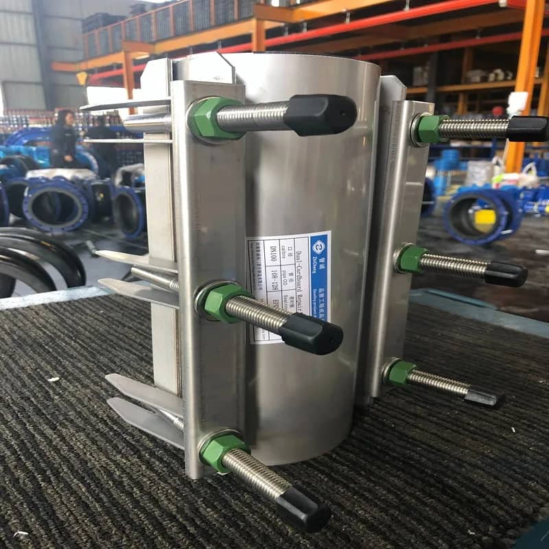 厂家直供光滑表面板式双卡扣加长螺栓连接管道修复夹具DN25-DN500 Thumbnail 2
